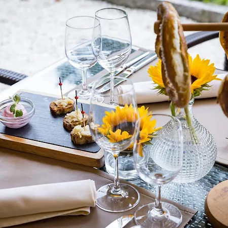 Schloss Prielau & Restaurants מלון 4*