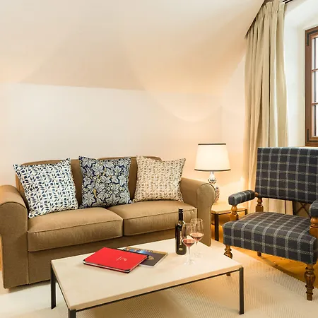 Schloss Prielau & Restaurants מלון