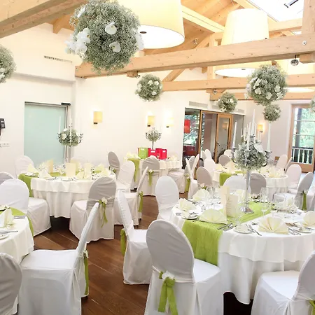 Schloss Prielau & Restaurants מלון 4*