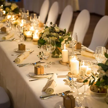 Schloss Prielau & Restaurants מלון 4*