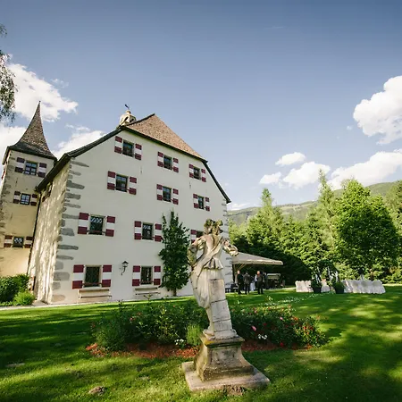 Schloss Prielau & Restaurants Hotel 4*
