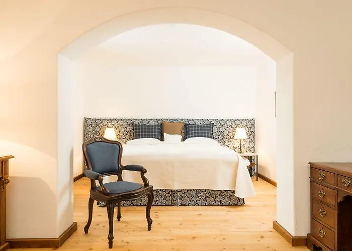 Schloss Prielau & Restaurants Otel 4*